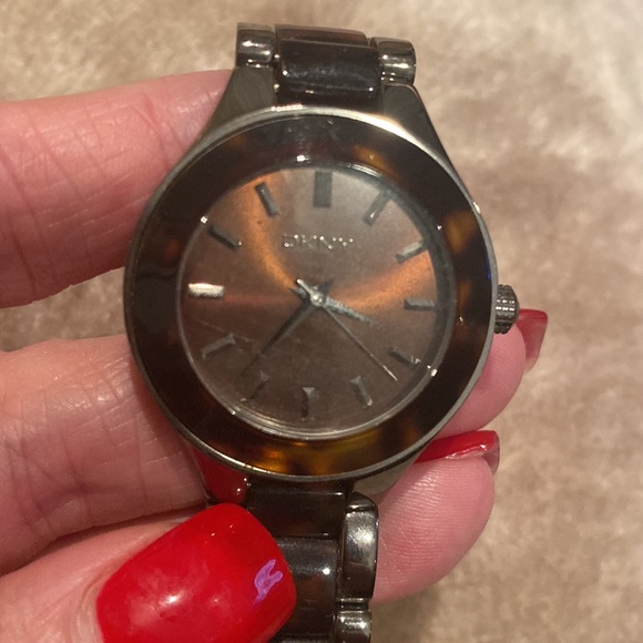 DKNY watch - unwanted gift - Picture 2 of 4